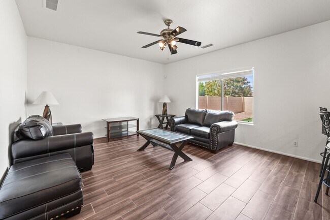Building Photo - 734 W Fruit Tree Ln