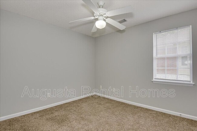 Building Photo - 690 Monroe St