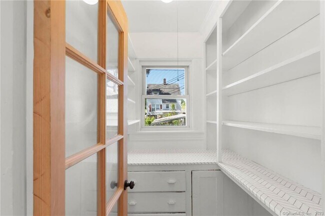 Building Photo - 22 Sycamore Ln