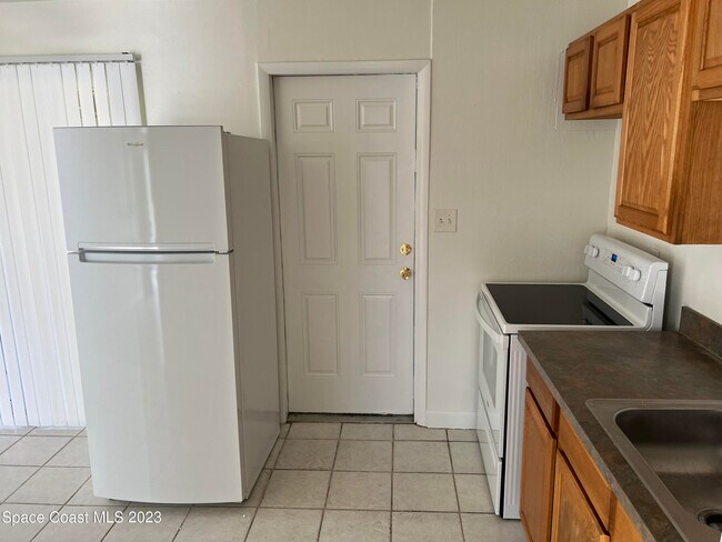 Building Photo - 2174 Shelby Dr