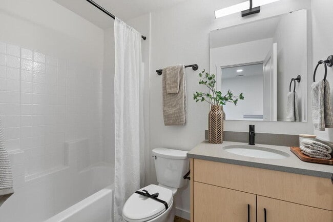 Building Photo - 7475 W Swain Ln