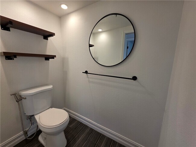 Building Photo - 240 Nice Ln