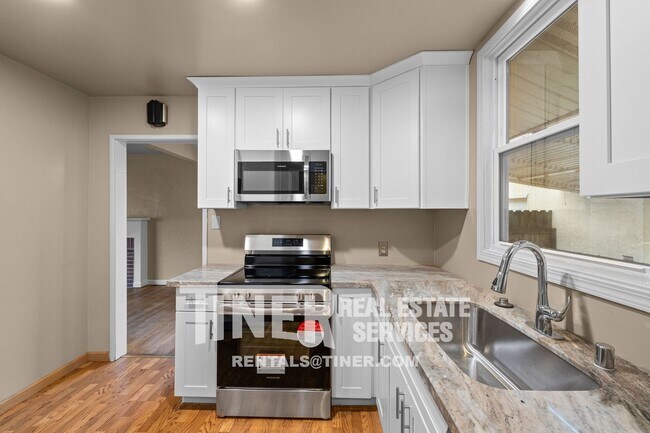 Building Photo - Tahoe Park Charmer with remodeled kitchen