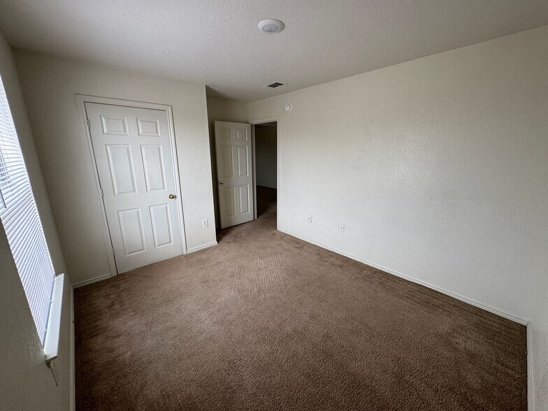 Building Photo - 3301 Toledo Dr