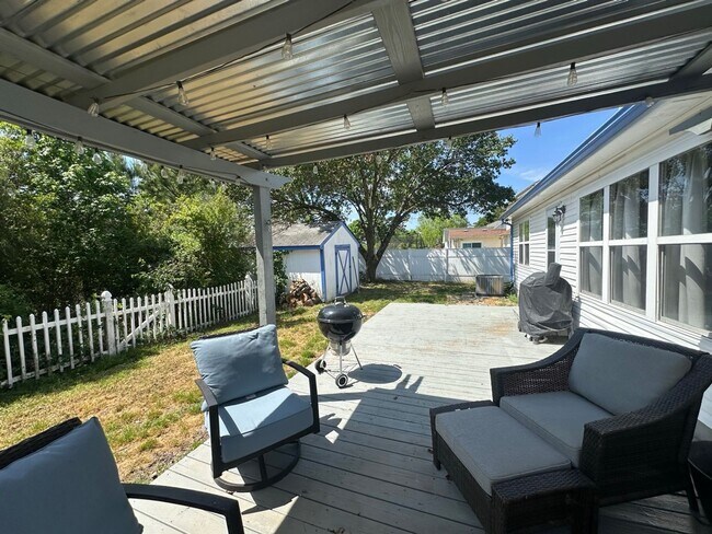 Building Photo - 3BR / 2BA with Garage Close to Dam Neck in...