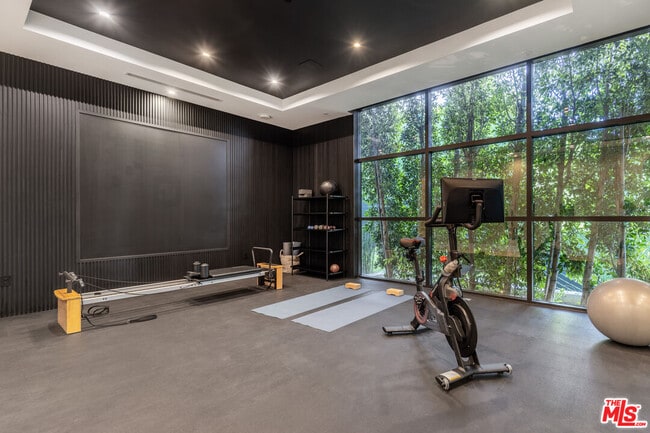 Building Photo - 1033 Somera Rd