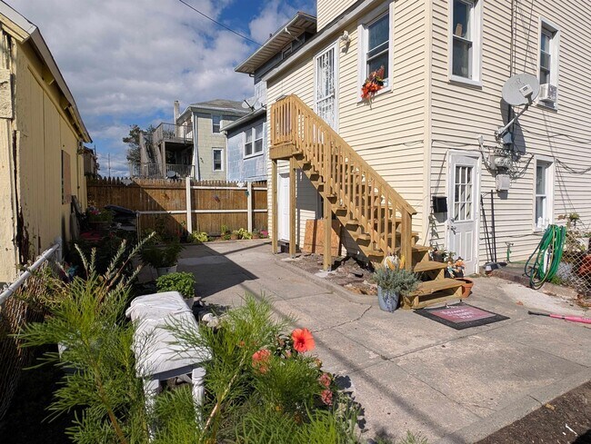 Building Photo - 600 N Michigan Ave