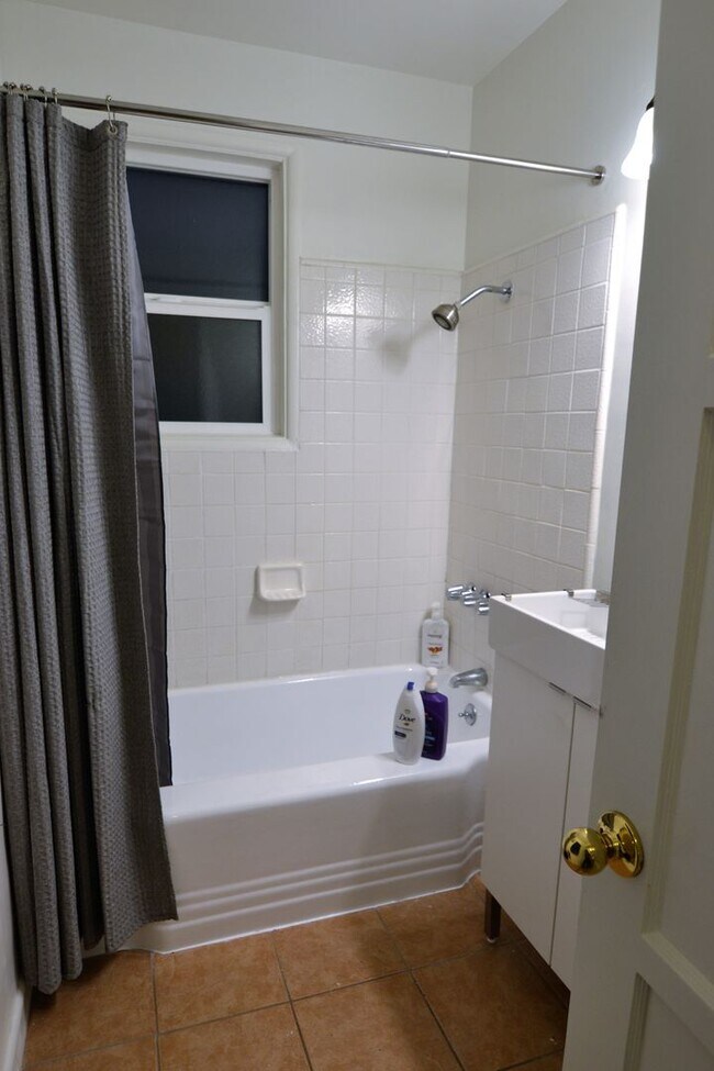 Building Photo - 12423 Chandler Blvd