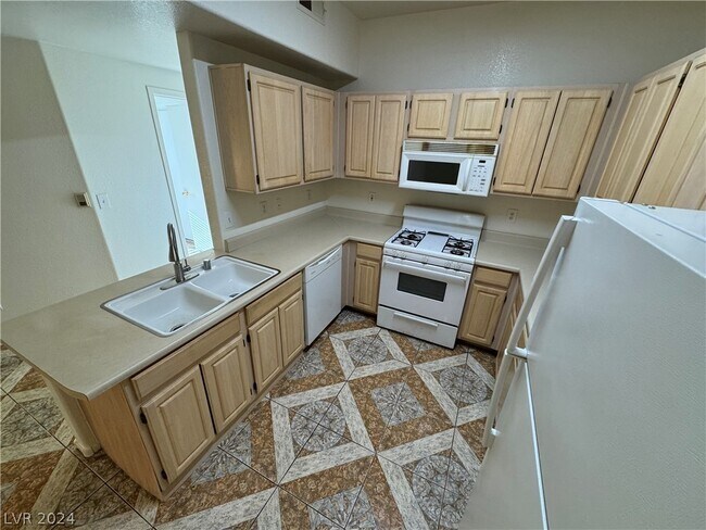 Building Photo - 5655 E Sahara Ave