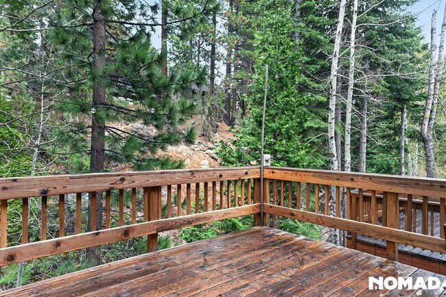 Building Photo - Charming 3BR Duplex in Incline Village