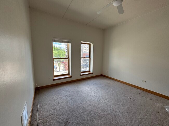 Building Photo - 40 E Northwest Hwy