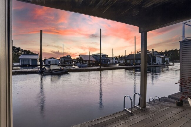 Building Photo - 18525 NE Marine Dr