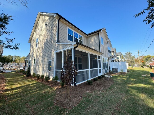 Building Photo - LIKE-NEW 4 Bed/4 Bath in N. Raleigh!