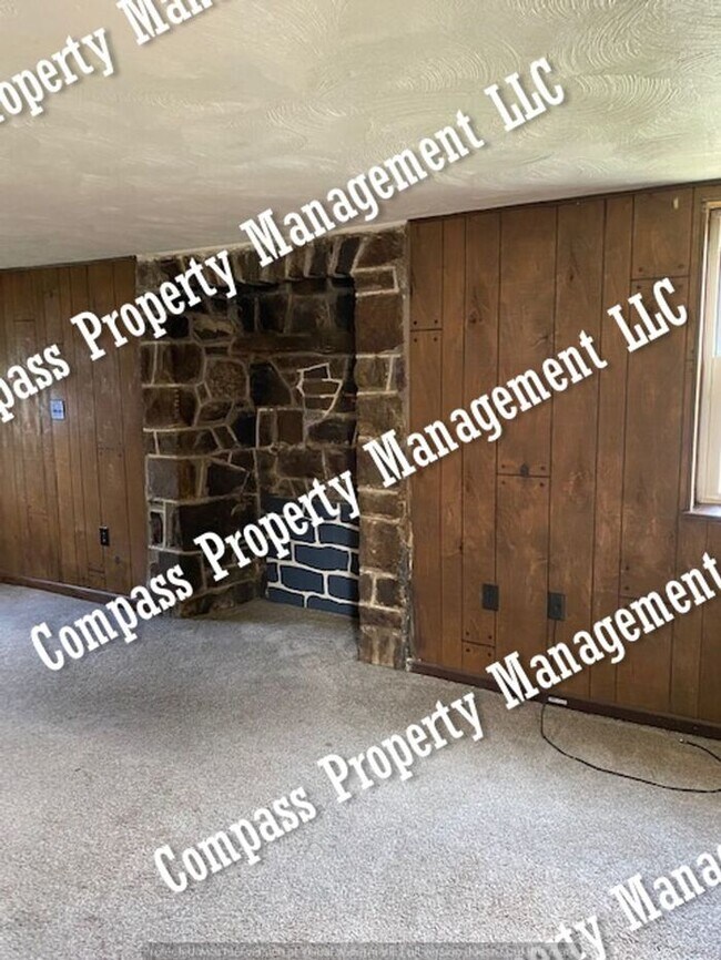 Building Photo - $995 - 2 Bed, 1 Bath - East Earl