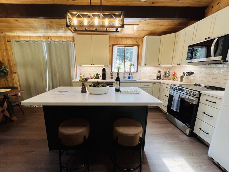 Building Photo - 26928 WA-525