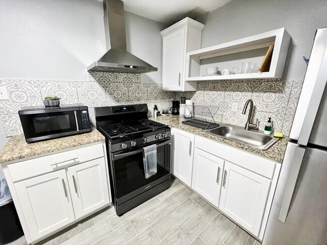 Full Kitchen - 4021 Fillmore Ave