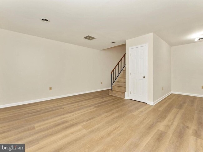 Building Photo - 5803 Oleander Pl