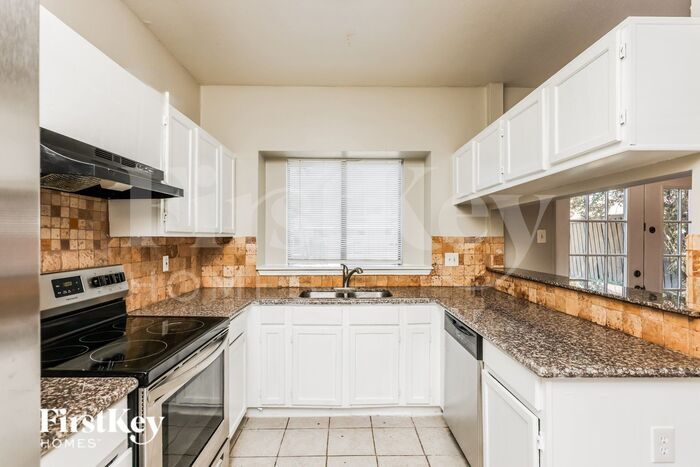 Building Photo - 7901 Tulane Dr