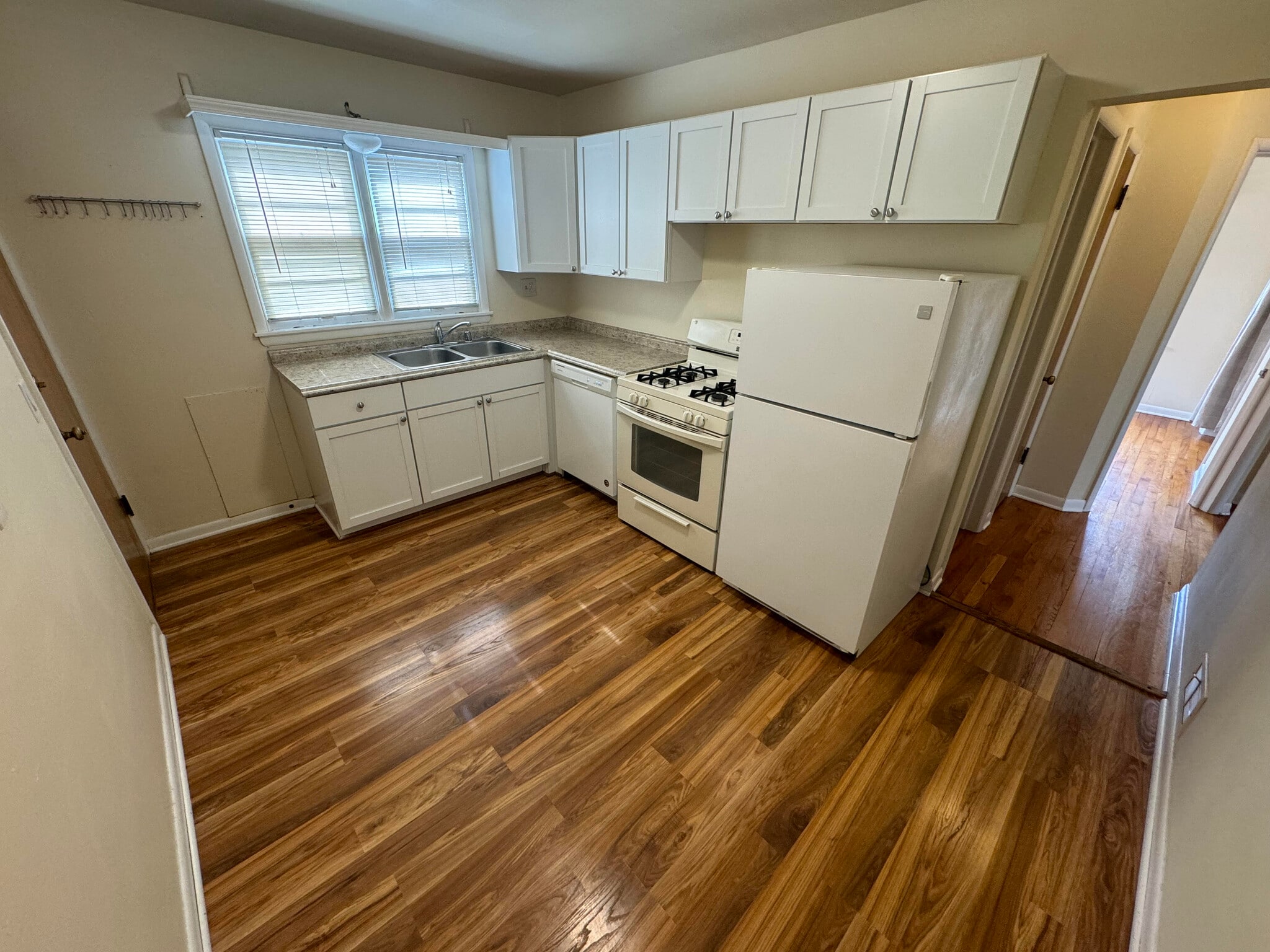 Building Photo - 401 Palomino Ln