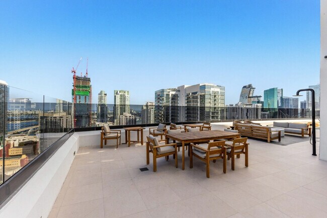 Building Photo - 225 N Miami Ave