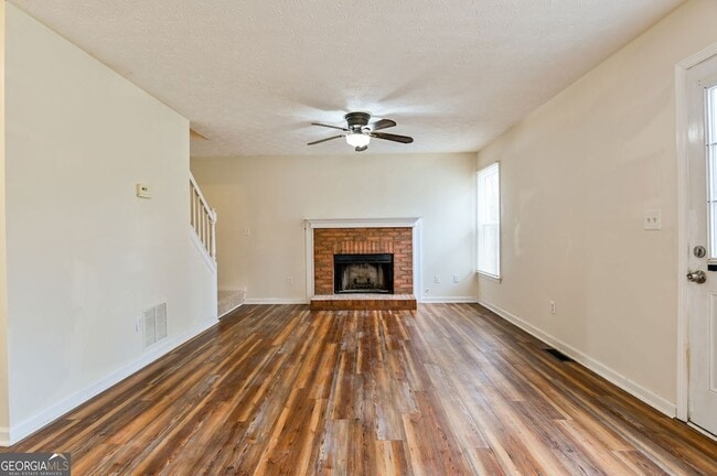 Building Photo - 105 N Oakland Cir