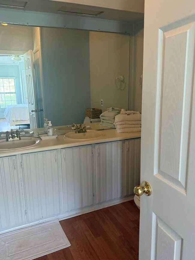 Building Photo - 1052 Flournoy Rd