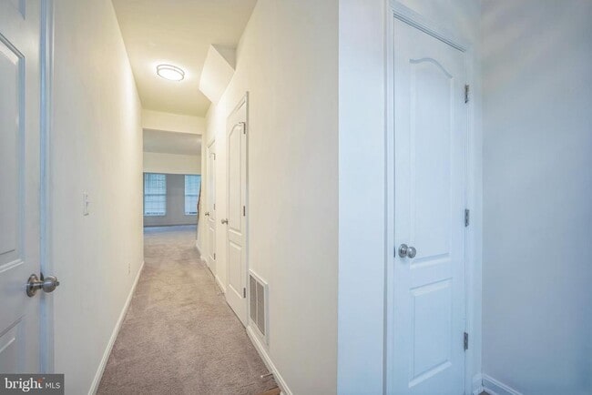 Building Photo - 13013 Park Crescent Cir