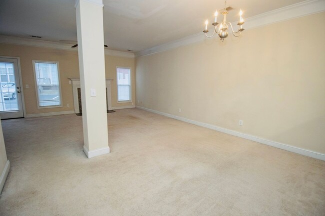 Building Photo - 2 Bedroom, 2.5 Bath Available in Hampton F...