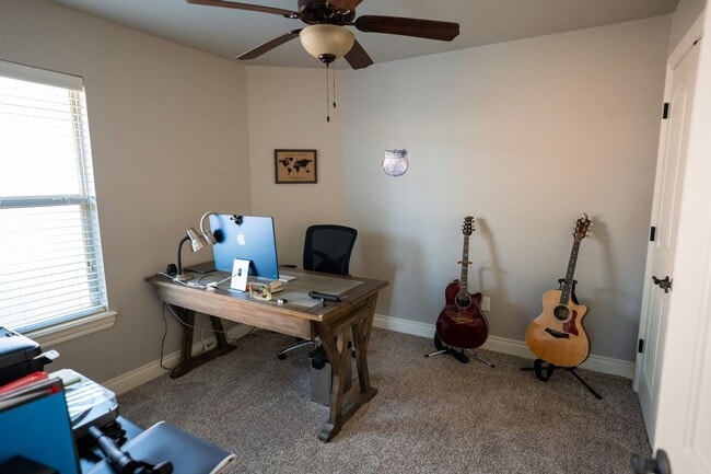 Building Photo - Beautiful Eastlake Home, easy access to Ft...