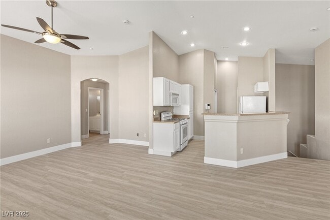 Building Photo - 2088 Overton Beach St