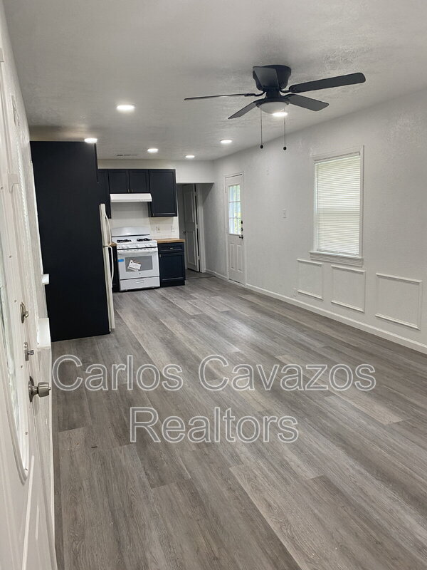 Building Photo - 1617 Meadowbrook Dr