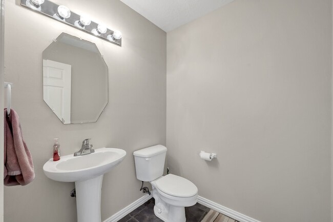 Building Photo - 12102 Mustang Ave