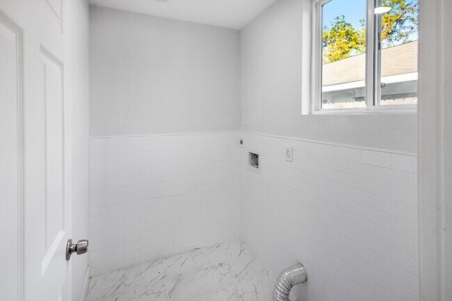 Building Photo - 3234 Berry St