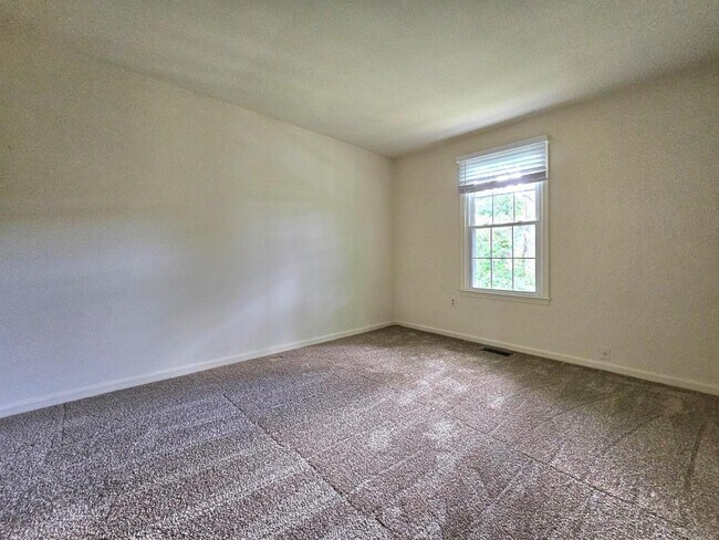 Building Photo - 4802 Treasure Ct
