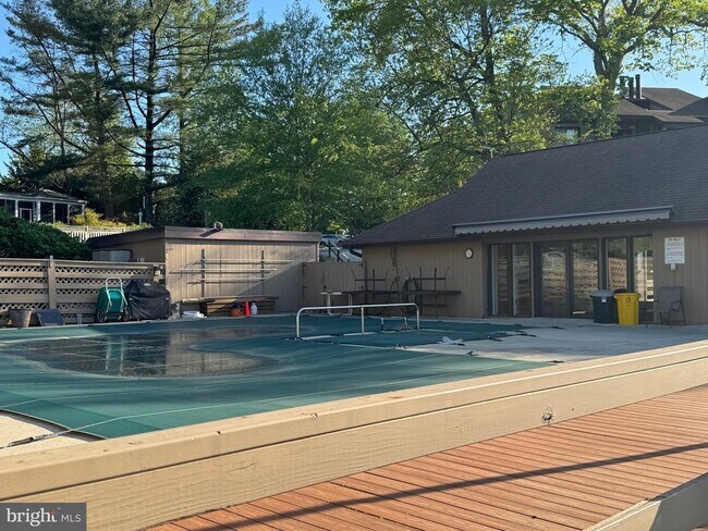 Building Photo - 1 President Point Dr