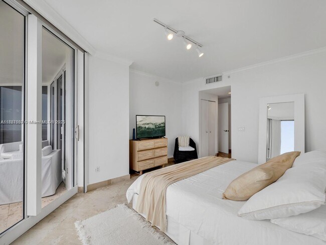 Building Photo - 4779 Collins Ave