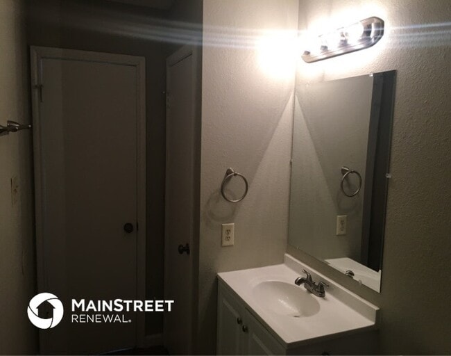 Building Photo - 8047 Chestnut Cedar Dr