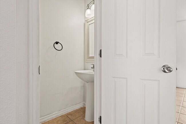 Building Photo - 9720 Carlsdale Dr