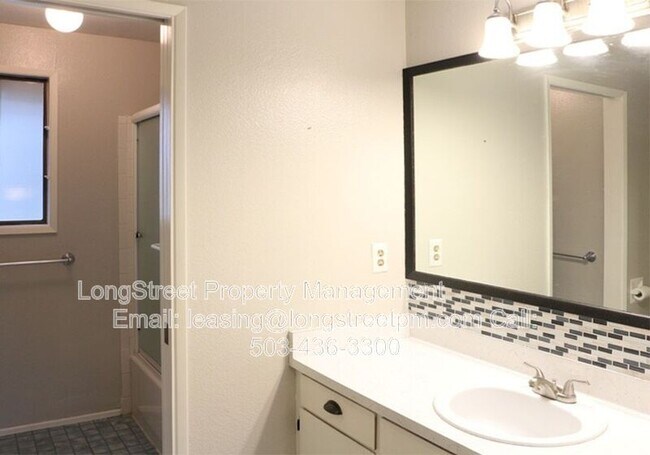 Building Photo - 1692 SW Reed Pl