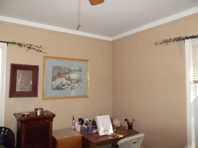 Building Photo - 212 7th St