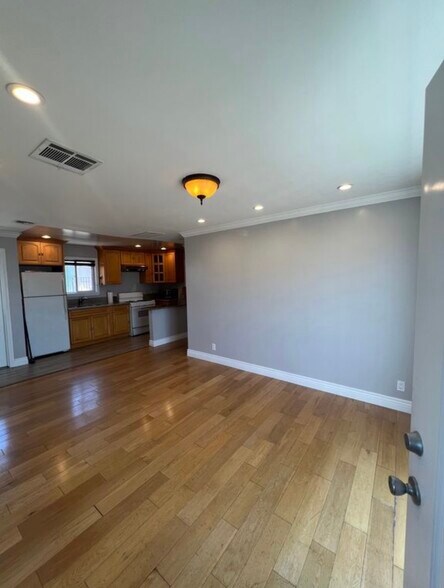 Building Photo - 4412 Russell Ave