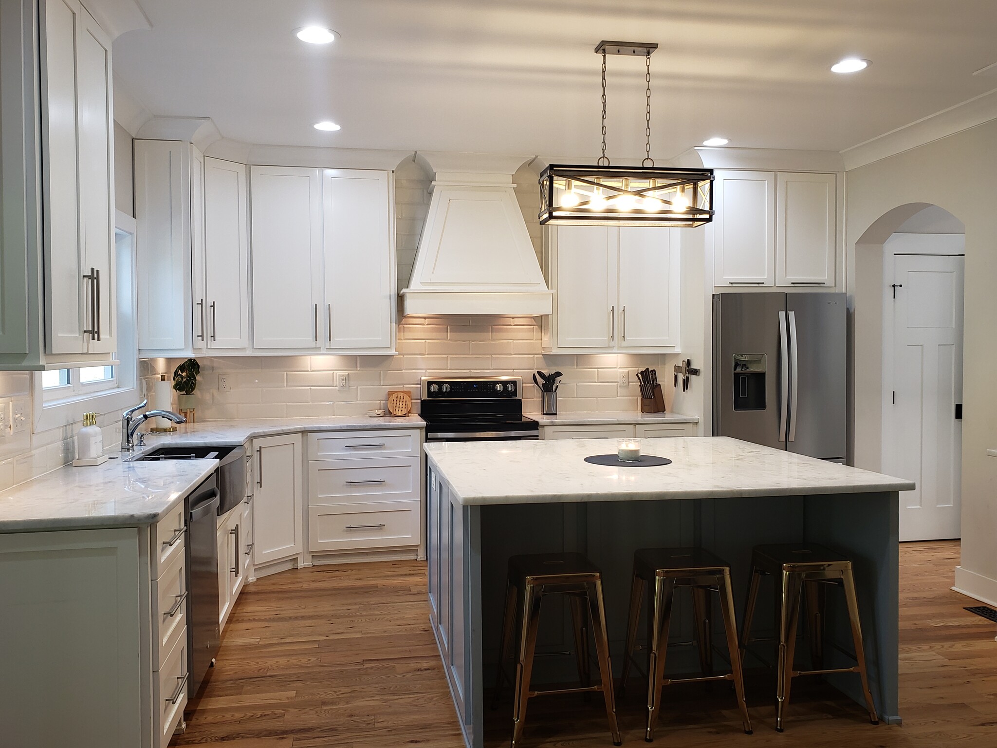 Bright, modern kitchen - 463 Lake Wylie Rd