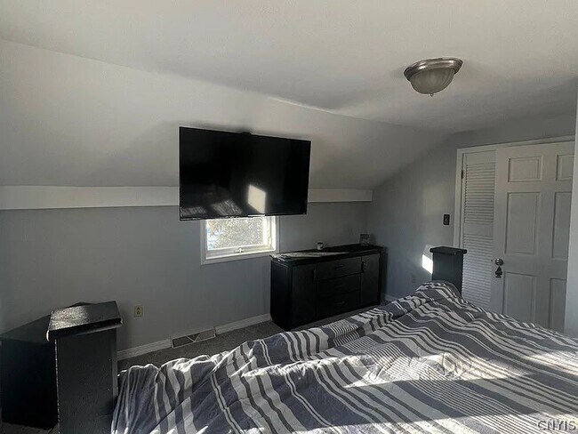 Building Photo - 6049 S Bay Rd