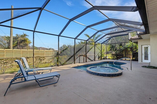 Building Photo - 4801 Edgemont Ct