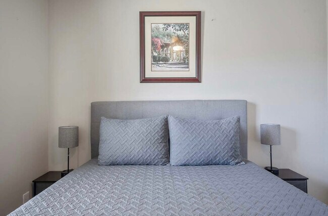 Building Photo - 337 Roche Dr