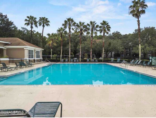 Building Photo - 10550 Baymeadows Rd