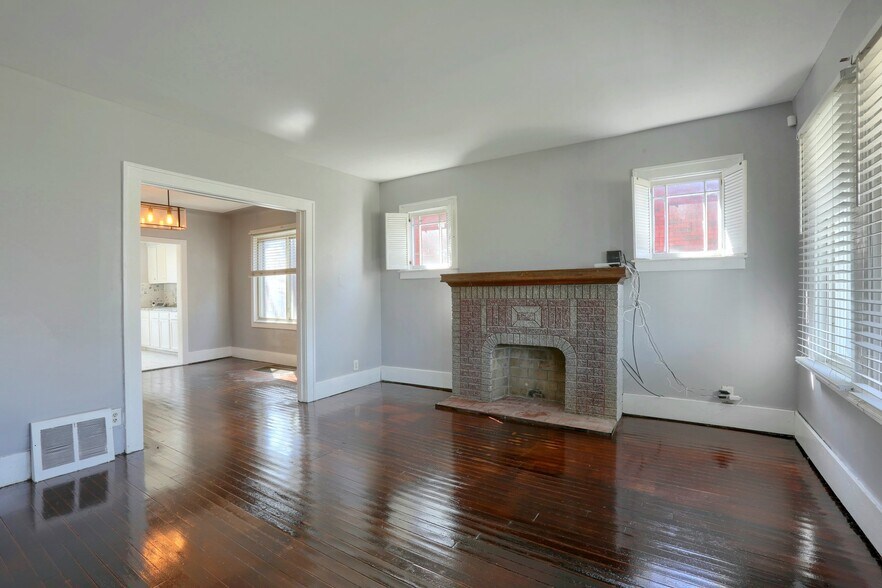 Building Photo - 7600 Doyle St