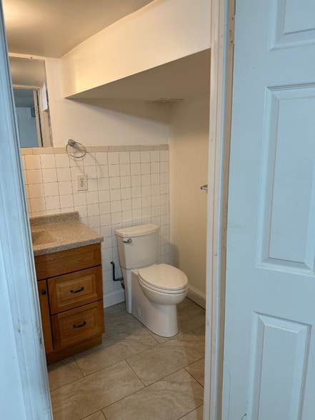 Building Photo - 3847 N Linder Ave