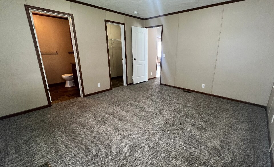 Building Photo - 49515 Au Lac Dr E