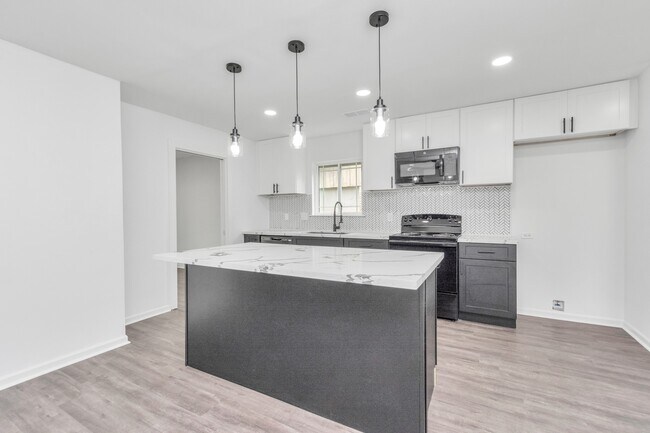 Building Photo - 5006 Heatherbloom Dr